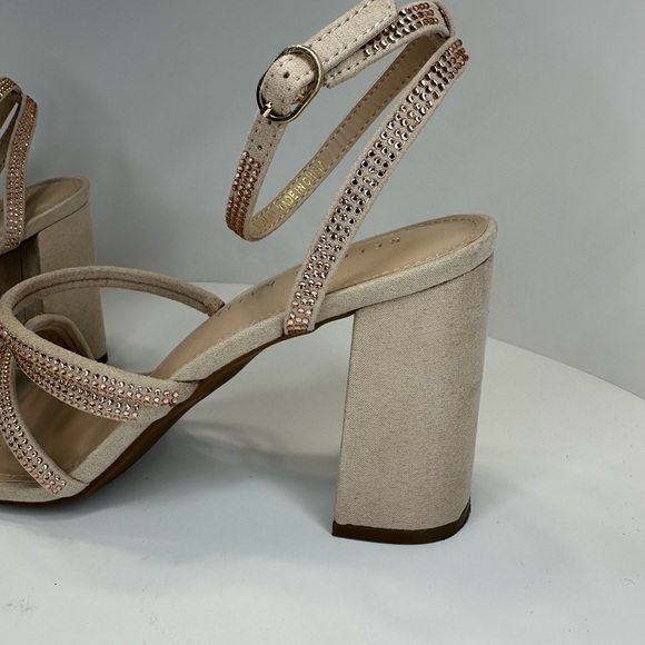 Kelly & Katie Cadene Sandal
New in Box 
Color is Peach - Picture 4 of 8